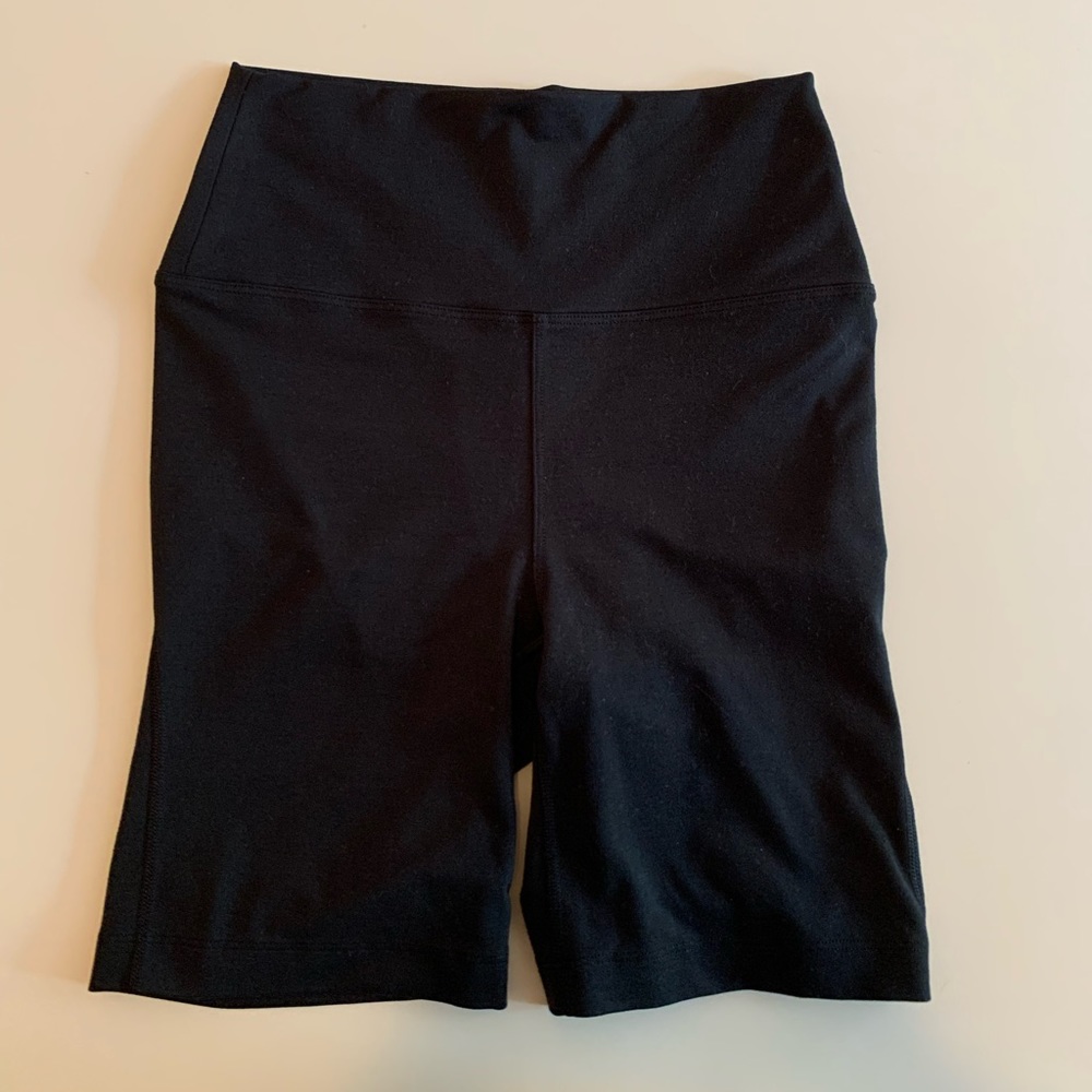 Outdoor Voices Flow 7” Short, Size XS